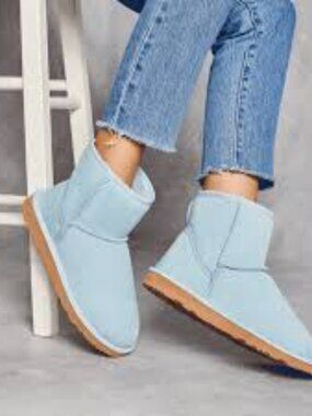 NWT Ugg Mini II  Classic Boot in Light Blue Suede Size 6